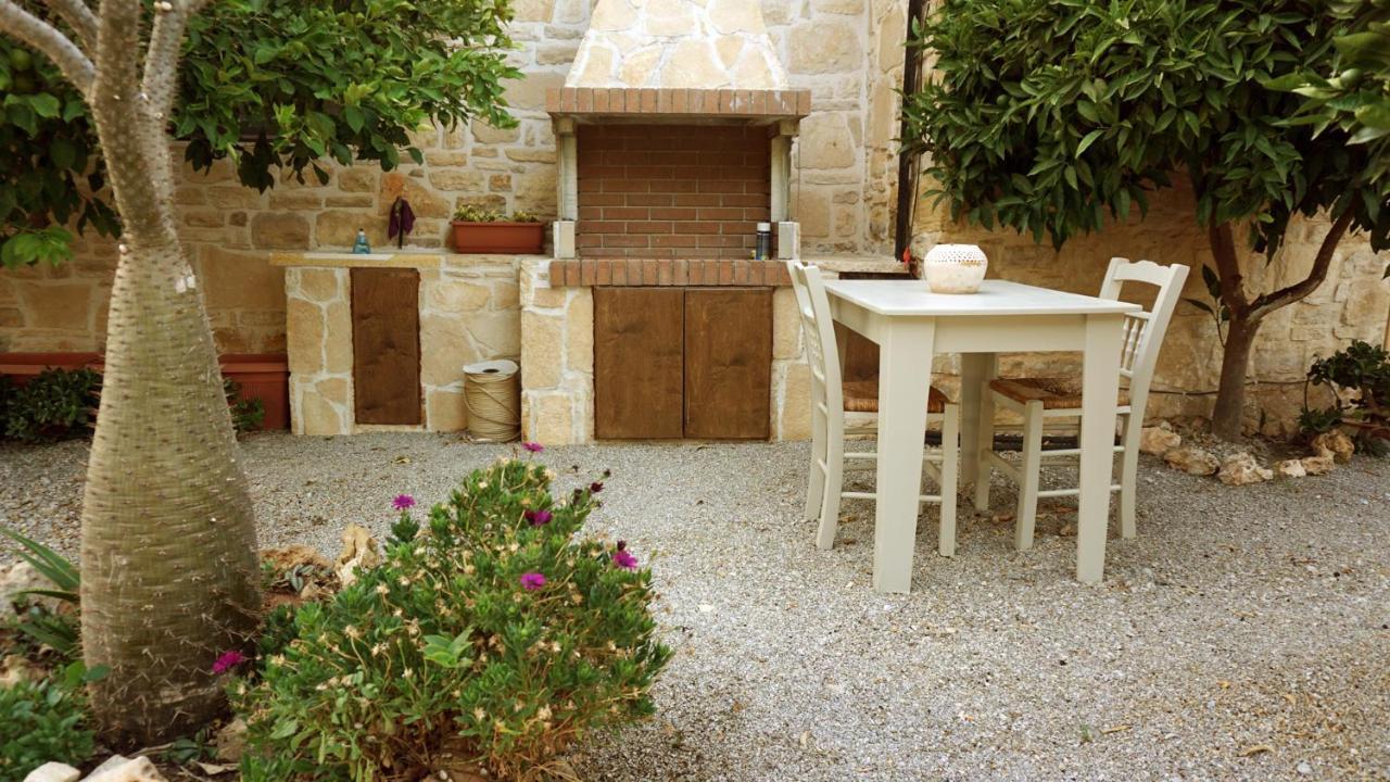 Villa Aspasia With Private Jacuzzi - Oasis Resort Kokkinos Pirgos Extérieur photo