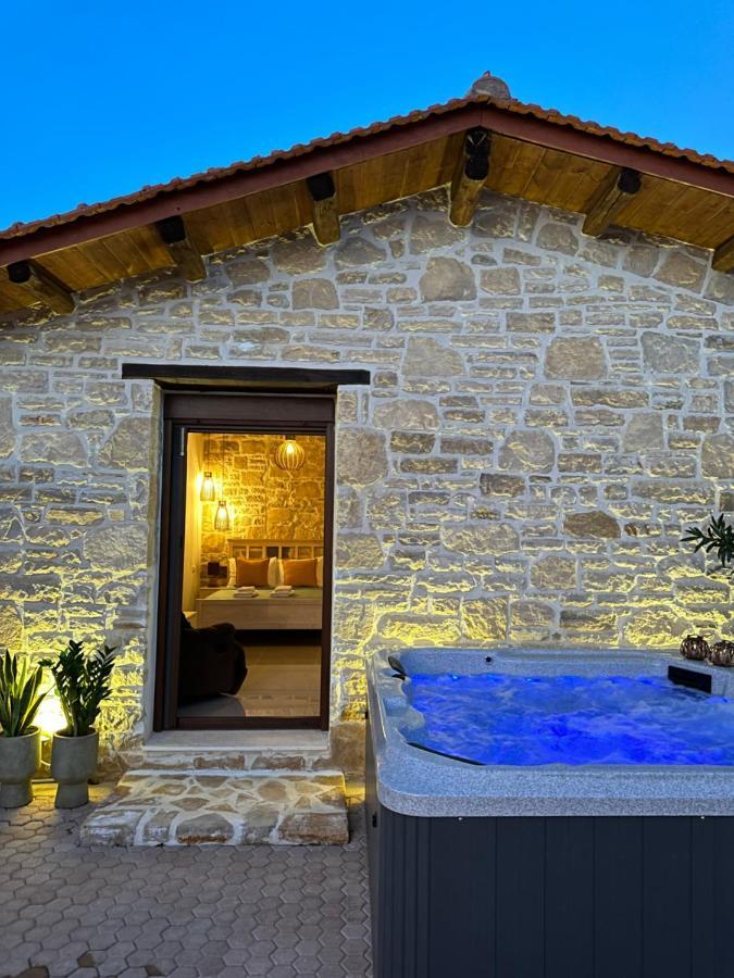 Villa Aspasia With Private Jacuzzi - Oasis Resort Kokkinos Pirgos Extérieur photo