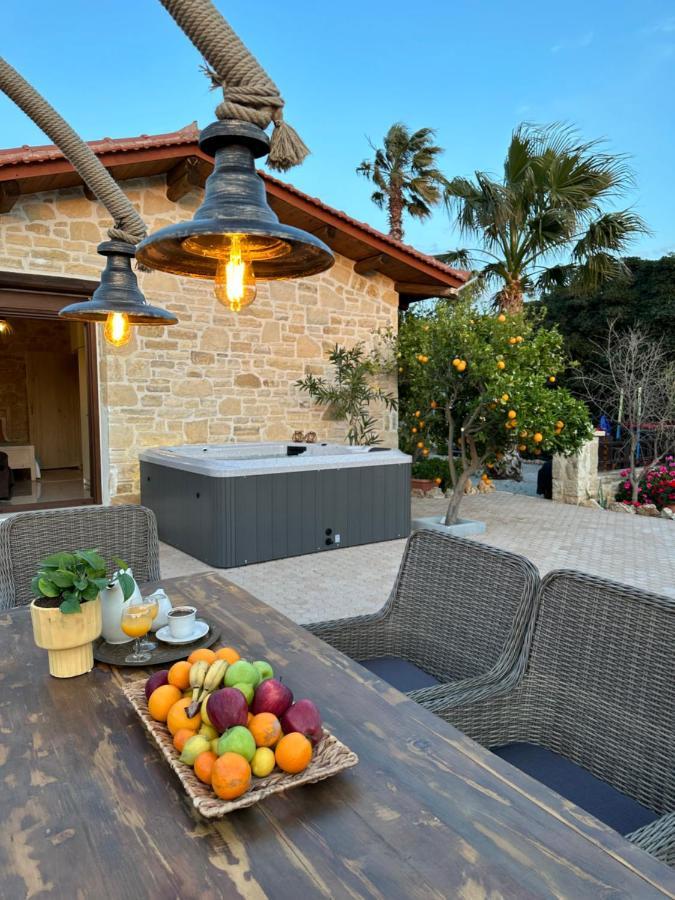 Villa Aspasia With Private Jacuzzi - Oasis Resort Kokkinos Pirgos Extérieur photo