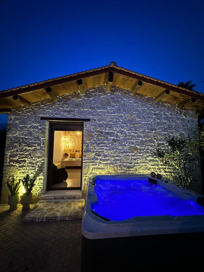 Villa Aspasia With Private Jacuzzi - Oasis Resort Kokkinos Pirgos Extérieur photo